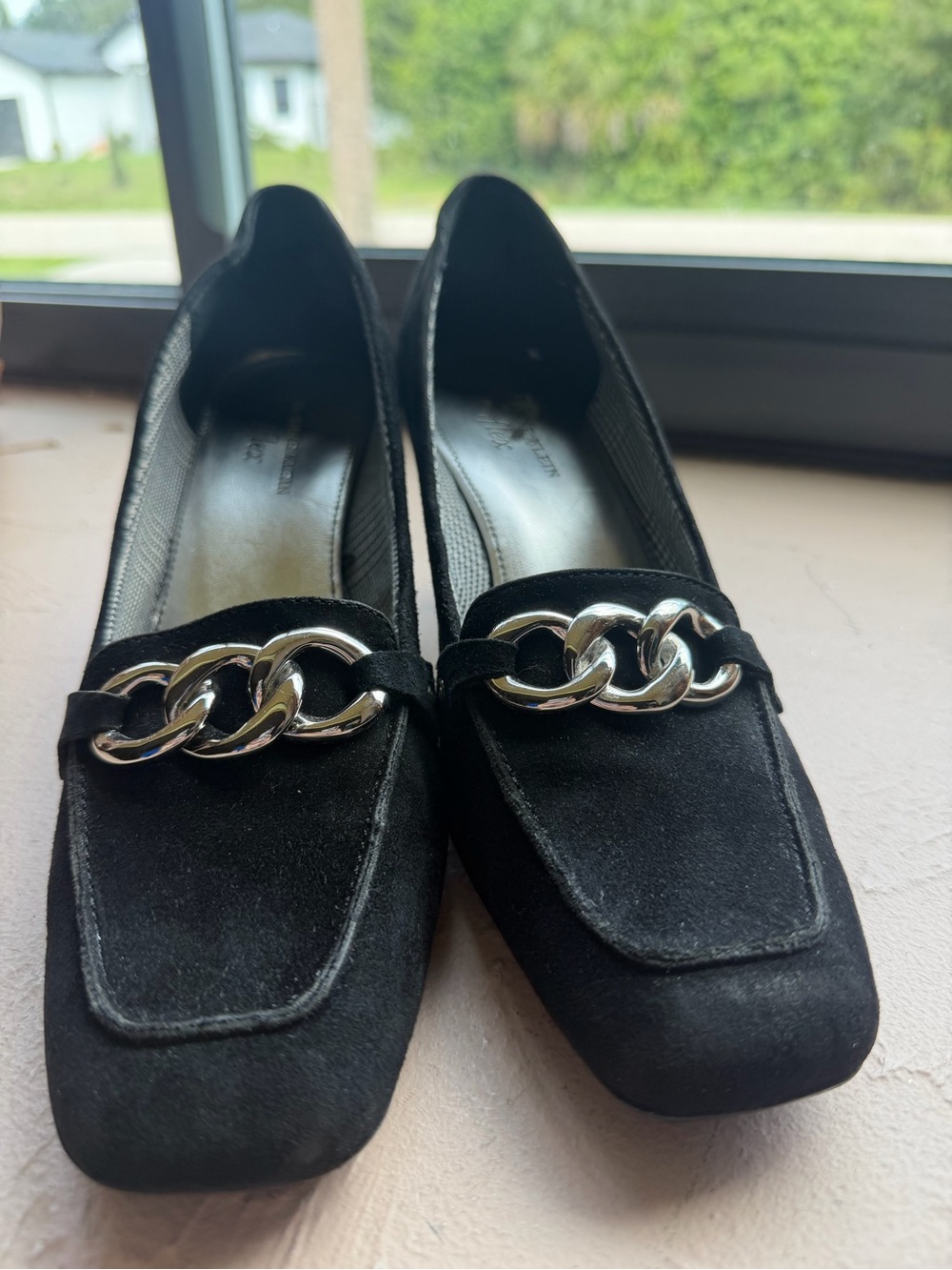 Anne Klein iFlex Akhonour black suede loafer pumps silver chain detail Size 9.5